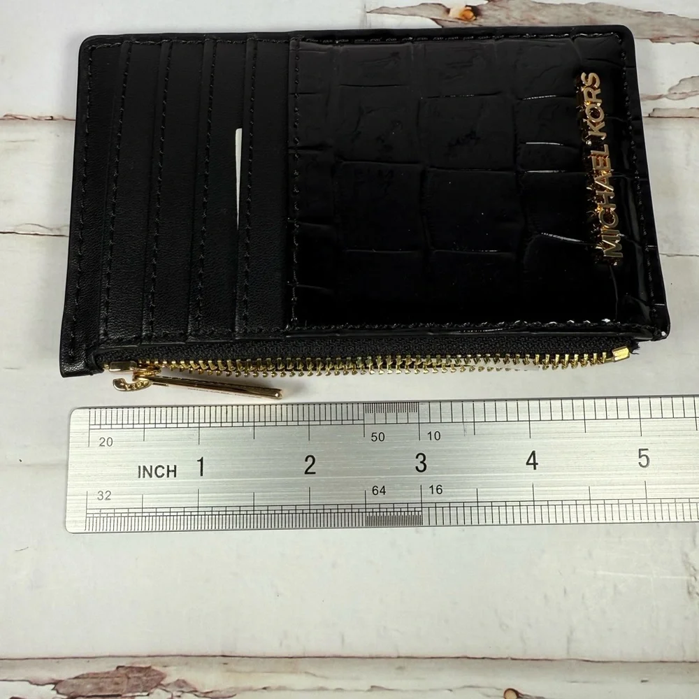 NWT Michael Kors jet set travel medium card case.